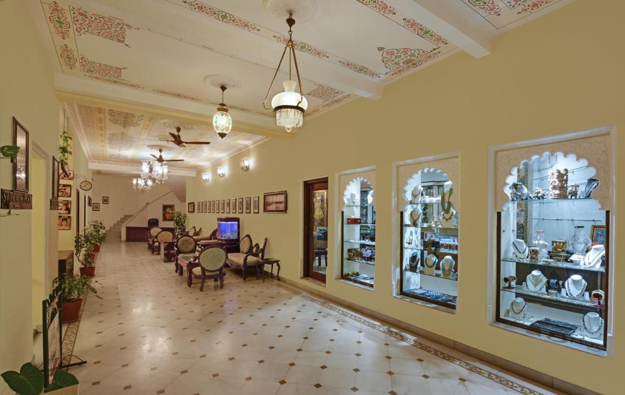 אודייפור Swaroop Vilas - Lake Facing Boutique Hotel מראה חיצוני תמונה